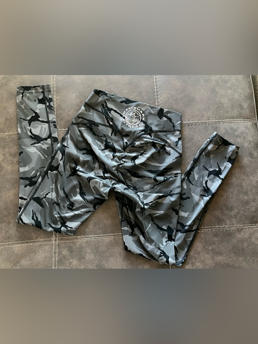 Gymshark Black and Gray Logo-Trim Activewear